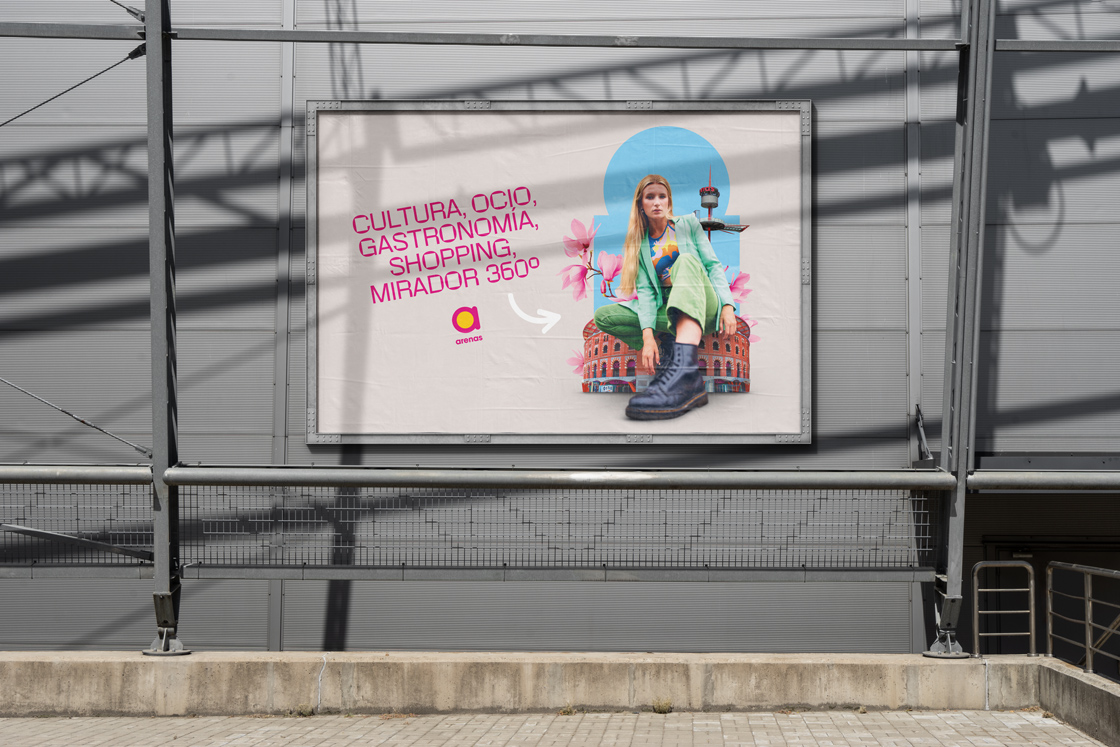 valla con el anuncio corporativo de Arenas de Barcelona